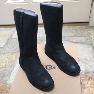 Ugg Elly Winter Boot in Black Leather size 9.5